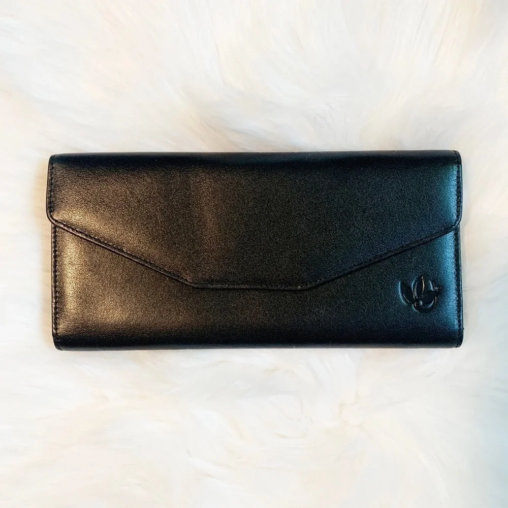 Genuine Leather Women's Black Exclusive Resorts Wallet